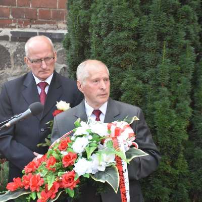 Odsłonięto tablicę poświęconą pomordowanym kresowiakom