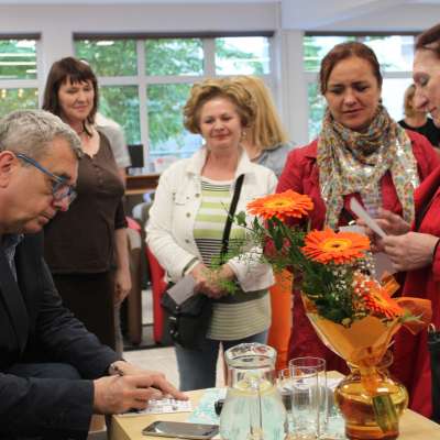 Grzegorz Miecugow odwiedził słubicką bibliotekę