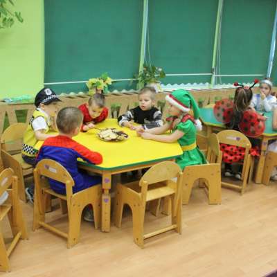 Kolorowy bal przedszkolaków